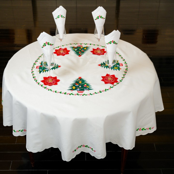 Christmas round table cloth included with 8 napkins-4 pine tree embroidery (size 180 cm)